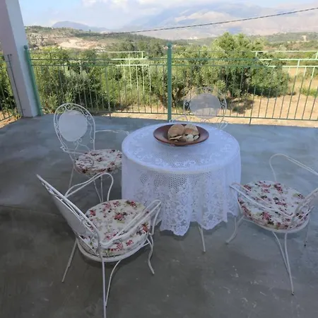 Kalamakia House-stylish Near Petani Beach *