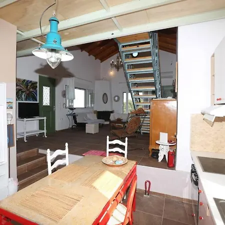 Kalamakia House-stylish Near Petani Beach *